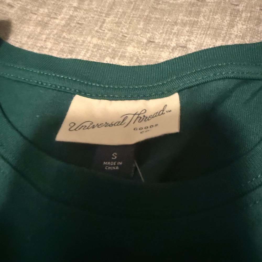 Universal Thread Green Tee - Picture 3 of 4